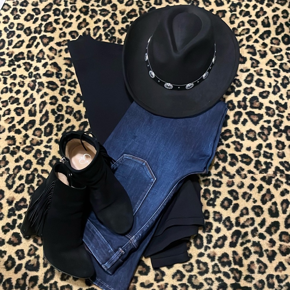 Black polyester and cotton western hat